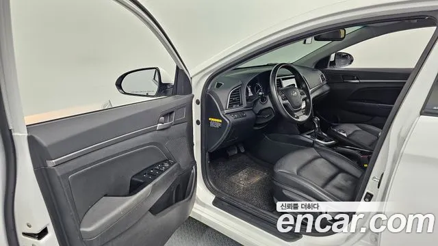 Hyundai AVANTE 2016 — фото 10
