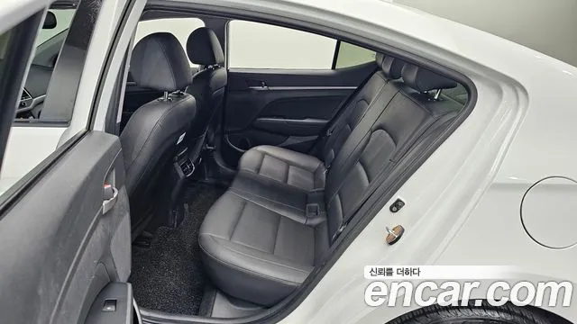 Hyundai AVANTE 2016 — фото 11