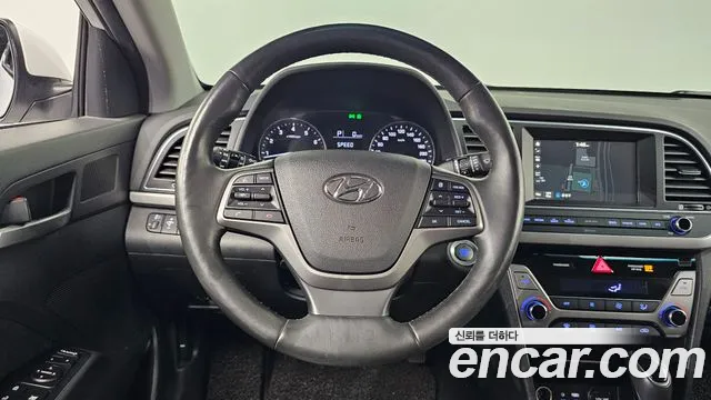 Hyundai AVANTE 2016 — фото 14