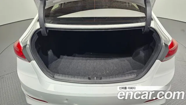 Hyundai AVANTE 2016 — фото 18