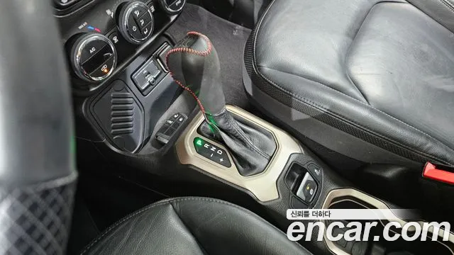 Jeep Renegade 2017 — фото 9