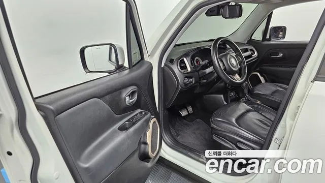 Jeep Renegade 2017 — фото 10