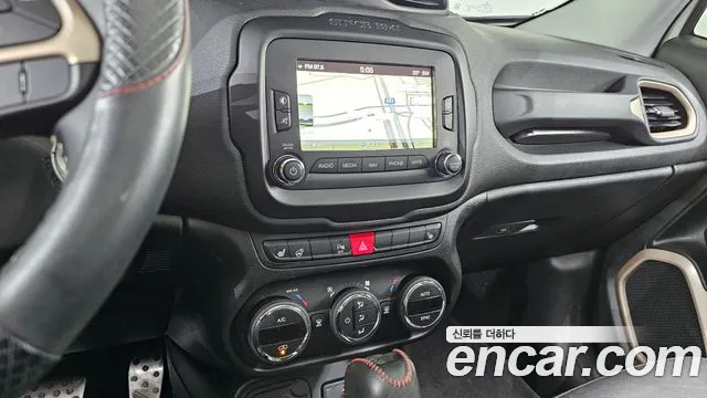 Jeep Renegade 2017 — фото 12