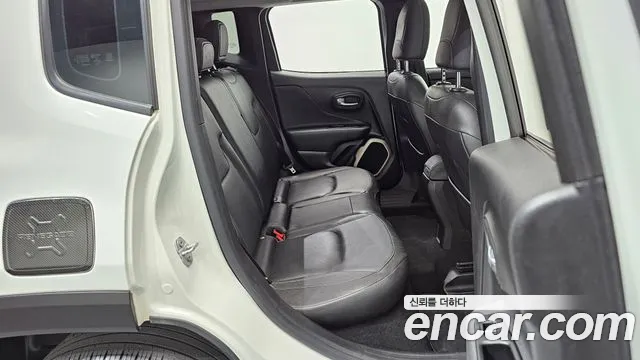 Jeep Renegade 2017 — фото 18