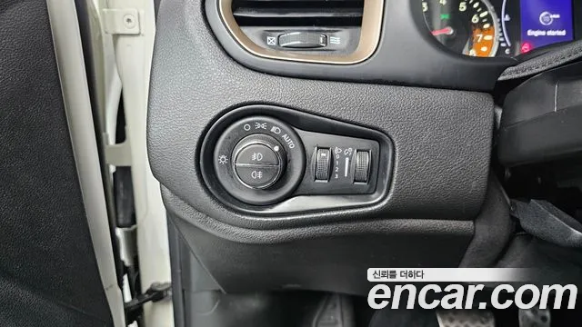 Jeep Renegade 2017 — фото 19