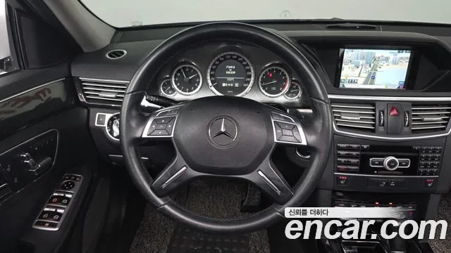 Mercedes-Benz E-Class 2011 — фото 14