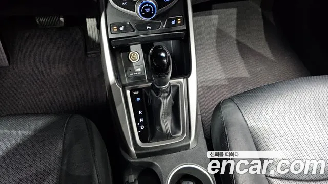Hyundai AVANTE 2015 — фото 12