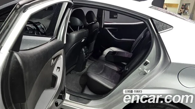 Hyundai AVANTE 2015 — фото 17