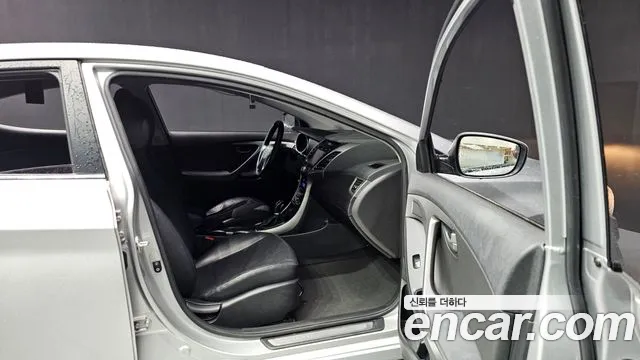 Hyundai AVANTE 2015 — фото 18