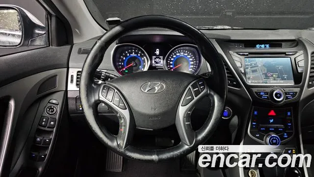 Hyundai AVANTE 2015 — фото 19