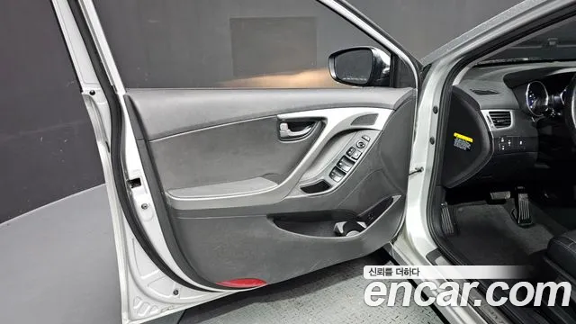 Hyundai AVANTE 2015 — фото 14