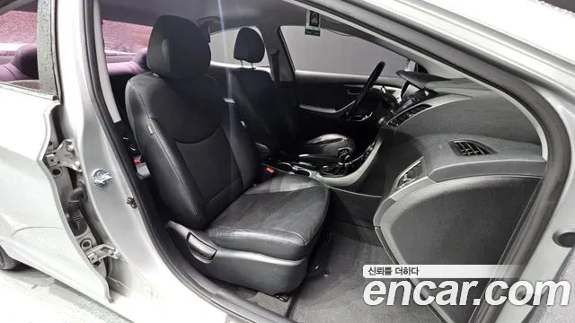 Hyundai AVANTE 2015 — фото 16
