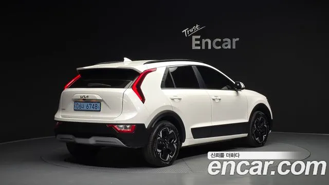 Kia Niro 2023 — фото 2
