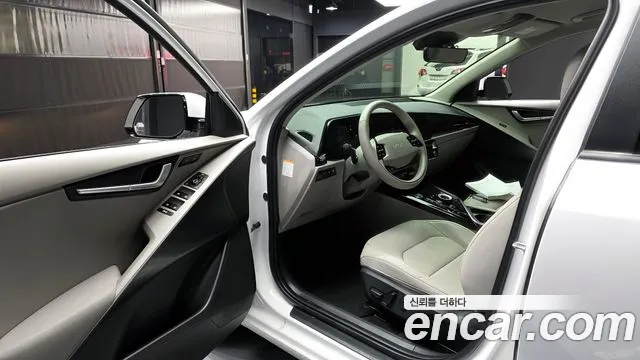 Kia Niro 2023 — фото 13