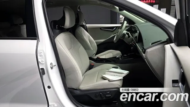 Kia Niro 2023 — фото 17