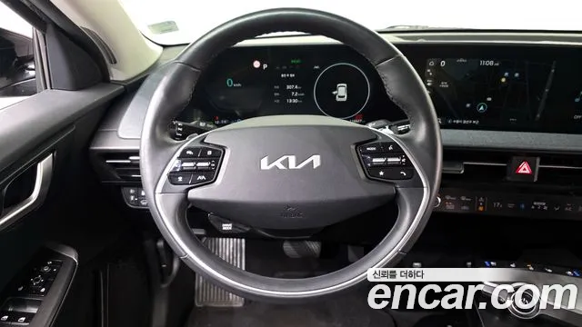 Kia EV6 2022 — фото 20