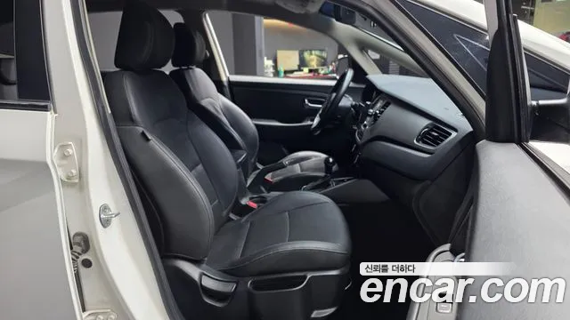 Kia Carens 2018 — фото 11
