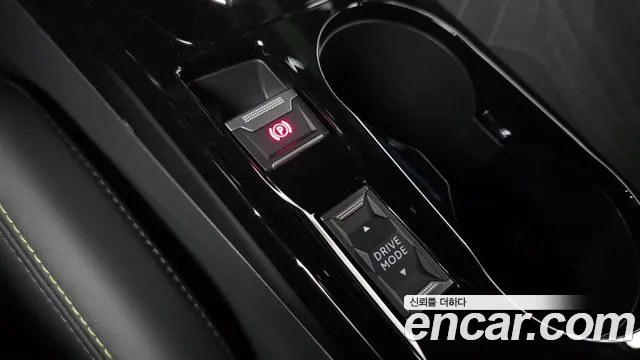 Peugeot 208 2023 — фото 18