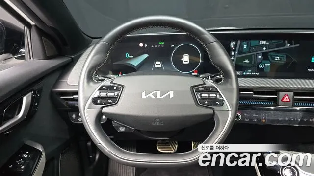 Kia EV6 2022 — фото 19