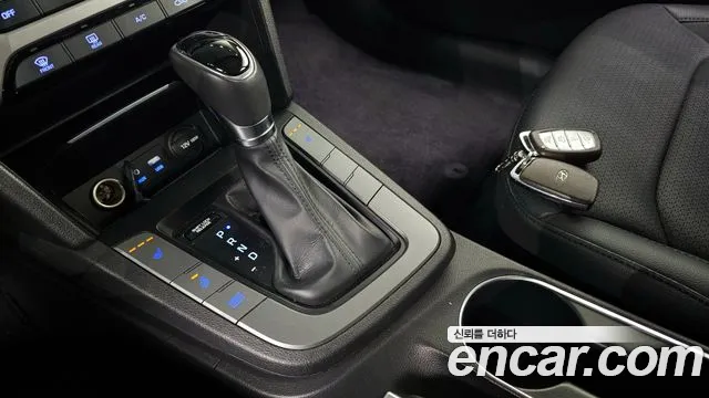 Hyundai AVANTE 2016 — фото 9