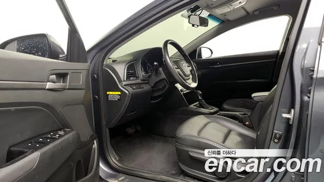 Hyundai AVANTE 2016 — фото 10