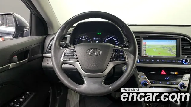 Hyundai AVANTE 2016 — фото 12