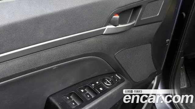 Hyundai AVANTE 2016 — фото 14