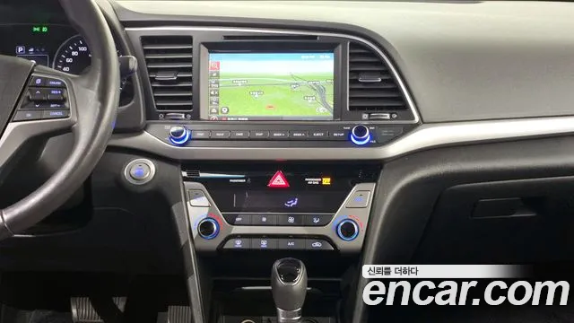 Hyundai AVANTE 2016 — фото 16