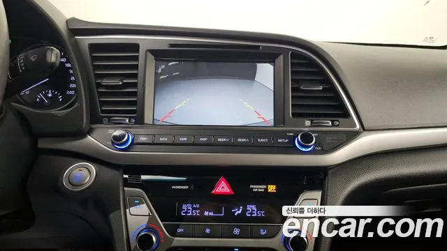 Hyundai AVANTE 2016 — фото 17