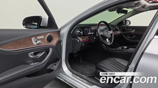 Mercedes-Benz E-Class 2017 — фото 10