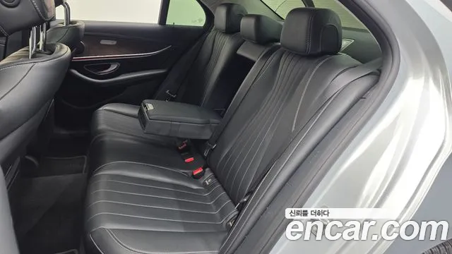 Mercedes-Benz E-Class 2017 — фото 12