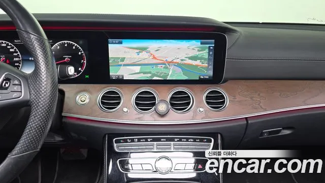 Mercedes-Benz E-Class 2017 — фото 14