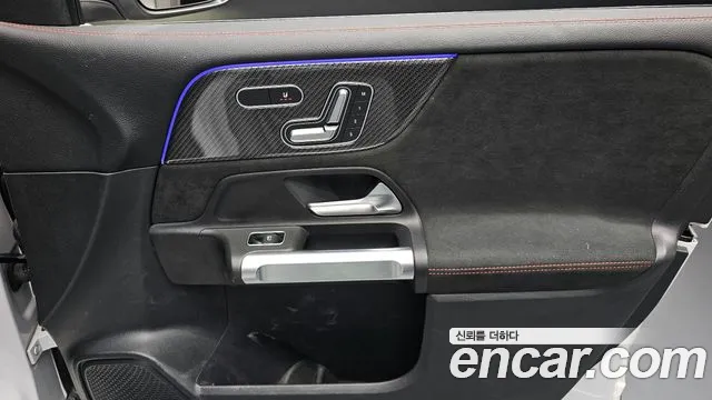 Mercedes-Benz GLB-Class 2023 — фото 14
