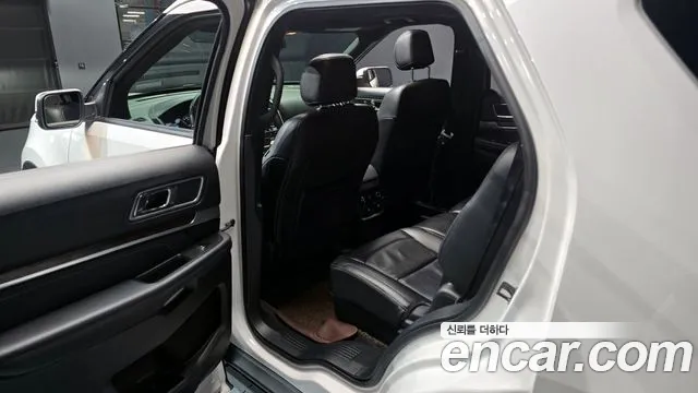 Ford Explorer 2017 — фото 18