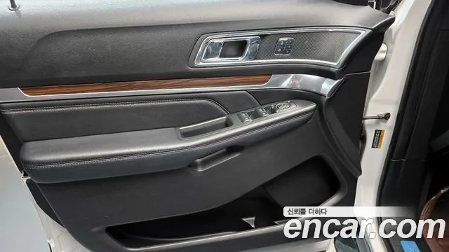 Ford Explorer 2017 — фото 14