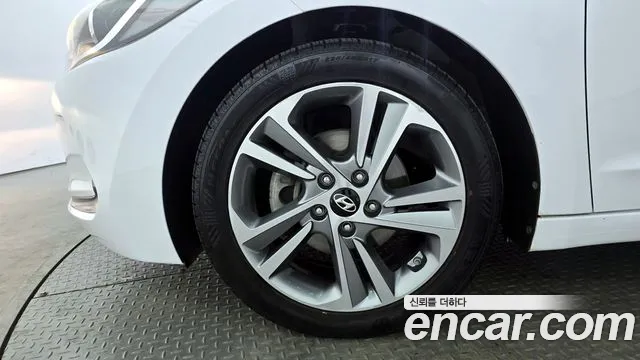 Hyundai AVANTE 2018 — фото 5