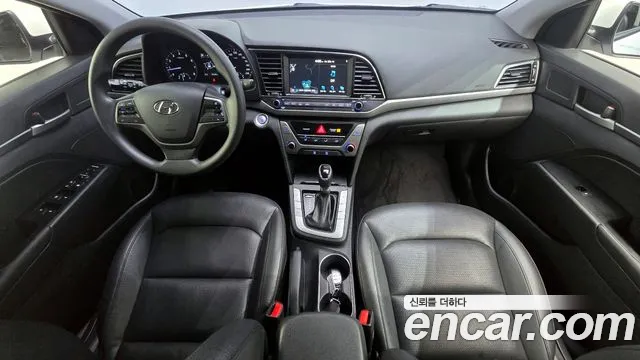 Hyundai AVANTE 2018 — фото 10