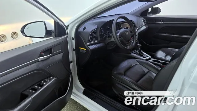 Hyundai AVANTE 2018 — фото 13