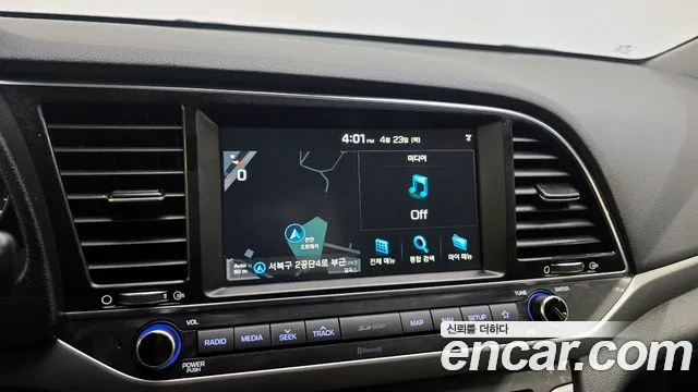 Hyundai AVANTE 2018 — фото 19