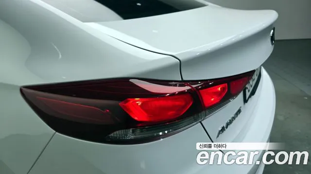 Hyundai AVANTE 2018 — фото 9