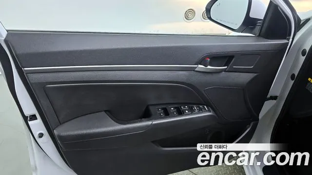 Hyundai AVANTE 2018 — фото 14