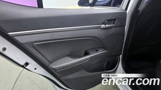 Hyundai AVANTE 2018 — фото 15