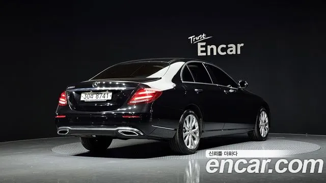 Mercedes-Benz E-Class 2017 — фото 2
