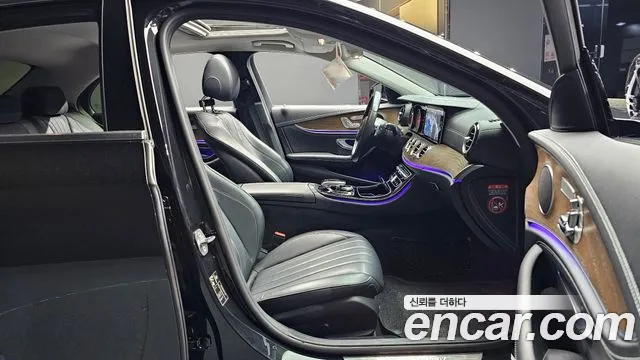 Mercedes-Benz E-Class 2017 — фото 17