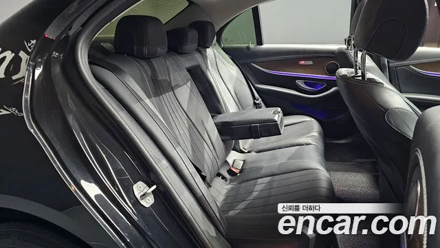 Mercedes-Benz E-Class 2017 — фото 18