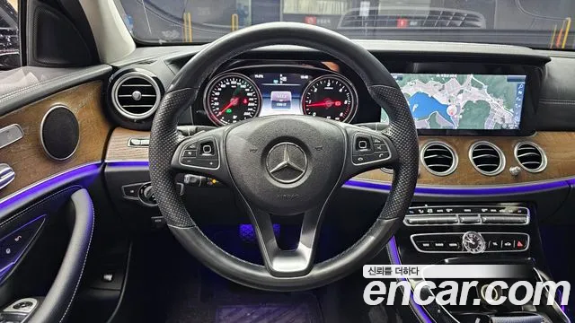 Mercedes-Benz E-Class 2017 — фото 19