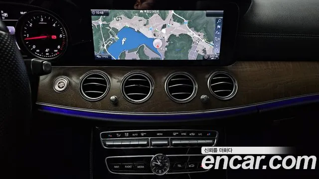 Mercedes-Benz E-Class 2017 — фото 20