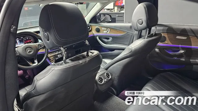 Mercedes-Benz E-Class 2017 — фото 16