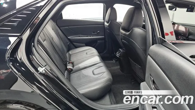 Hyundai AVANTE 2023 — фото 16