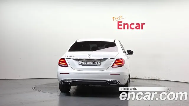 Mercedes-Benz E-Class 2017 — фото 4